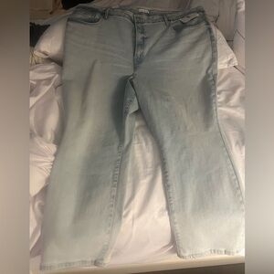 Good American Light Wash Skinnyish Jeans size plus 26